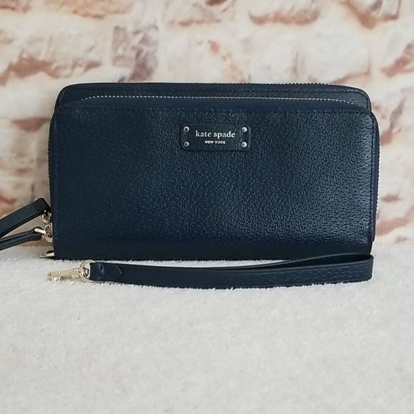 kate spade Handbags - New kate spade Jeanne Large Carryall Wristlet